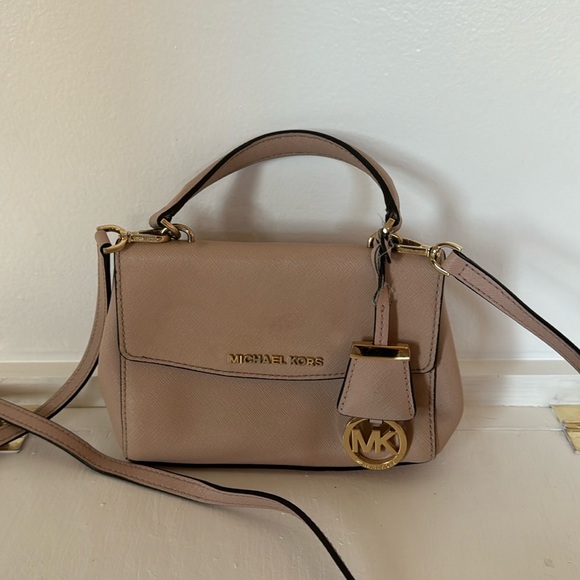 Light pink / beige Michael Kors purse - Picture 1 of 11